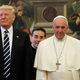 Donald Trump y el Papa Francisco. AP